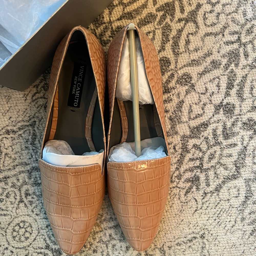 Vince Camuto Kikie cream leather Slip On Flats Loafers Women’s US 8.5M